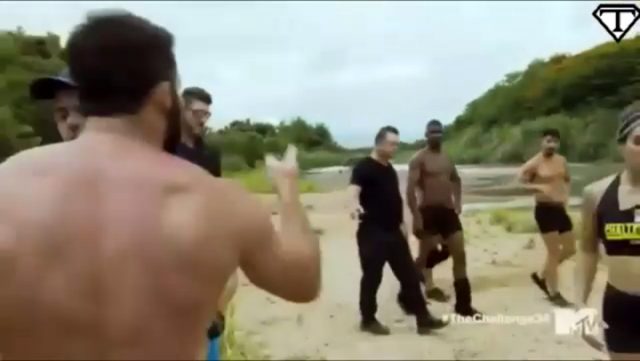 War of the Worlds yarışmasında kavga eden Turabi yarışmadan ayrıldı