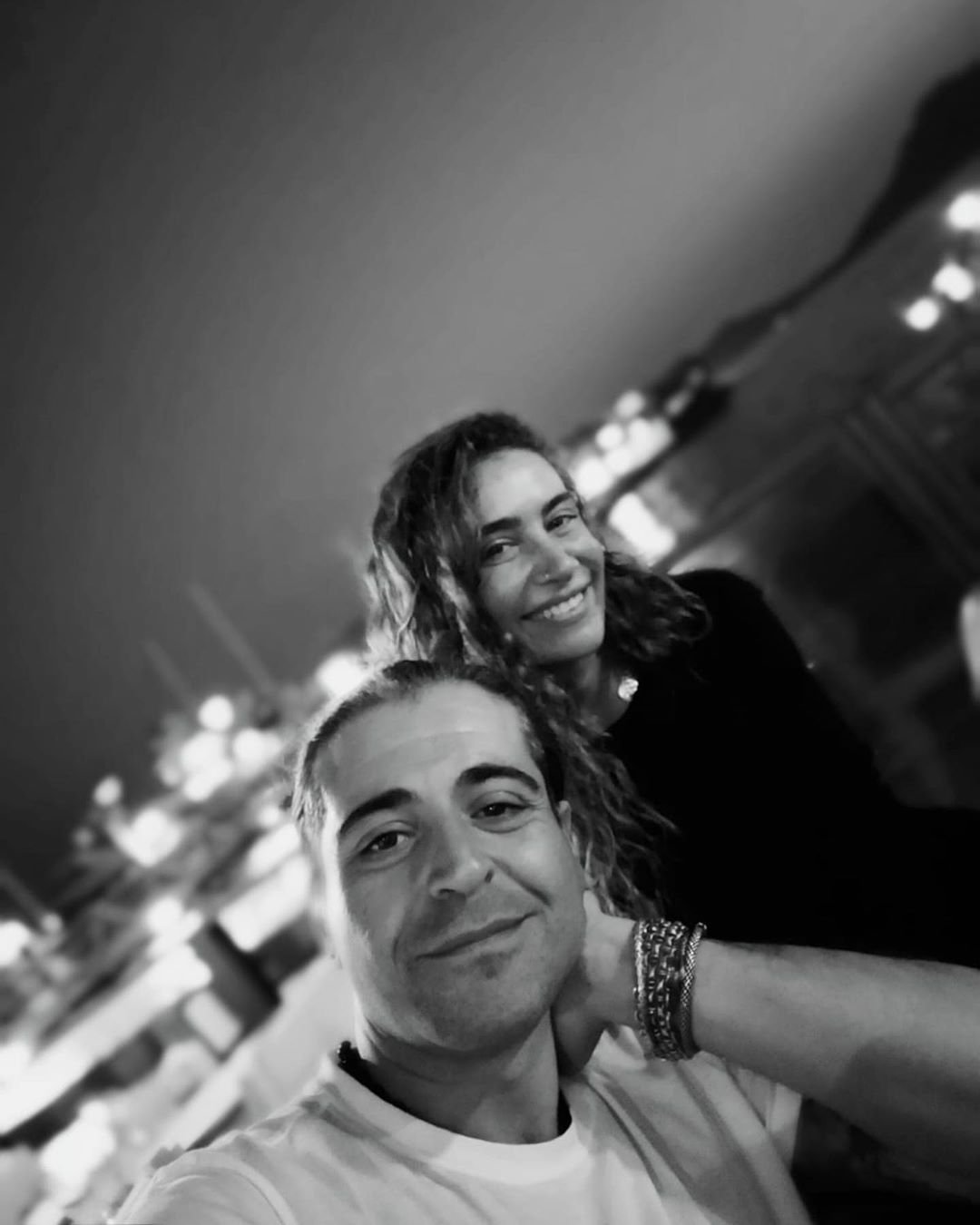 Bir davette sahne alan Sıla, Hazer Amani ile dudak dudağa video çekti