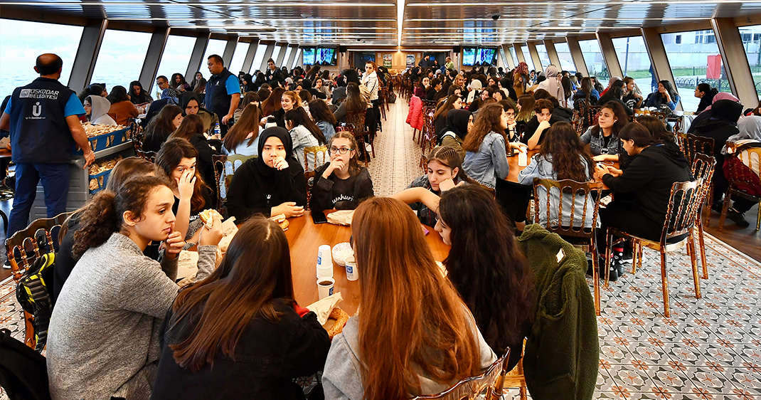 Valide Sultan Gemisi, Üsküdarlıları ağırlamaya devam ediyor