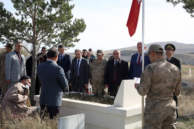 Şehit Recep Eşiyok şehadetinin yıl dönümünde mezarı başında anıldı