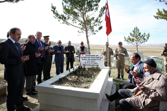 Şehit Recep Eşiyok şehadetinin yıl dönümünde mezarı başında anıldı
