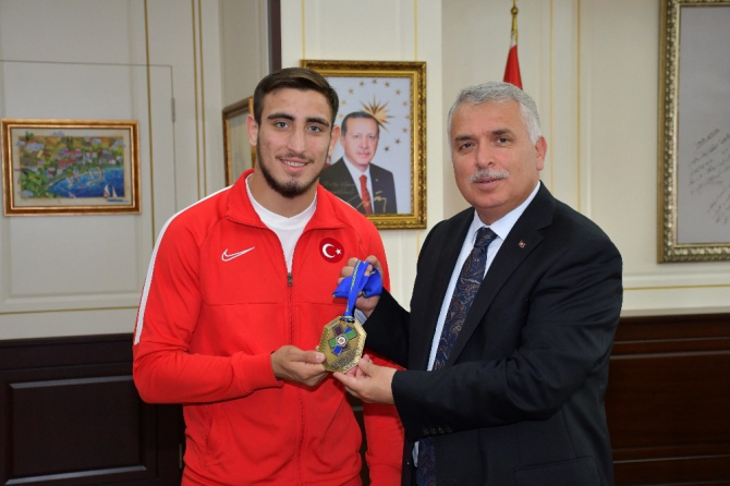Rusya’dan bronz madalya ile döndü