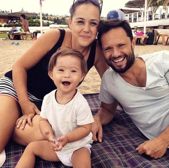 Şarkıcı Özgün'den otizmli çocukların yuhalanmasına çok sert tepki verdi