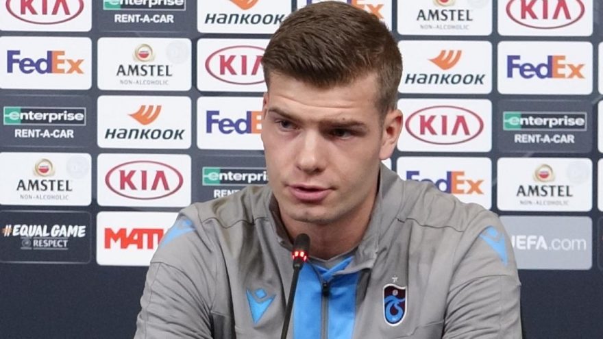 Trabzonspor'da Alexander Sörloth kafasına aldığı darbe ile hastaneye kaldırıldı