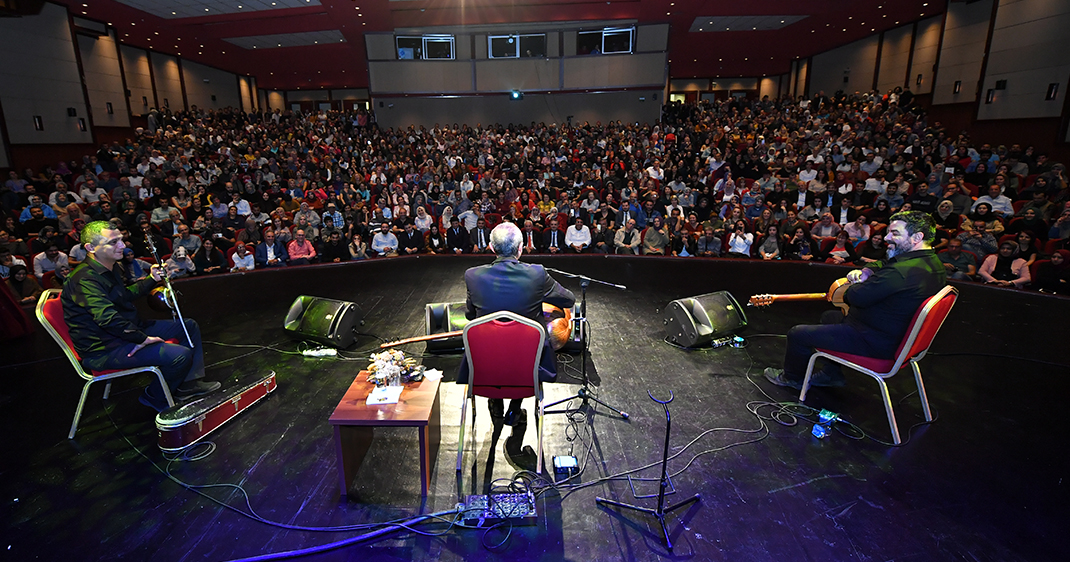 Üsküdar Türk Halk Müziği ustası Cengiz Özkan ile türküye doydu