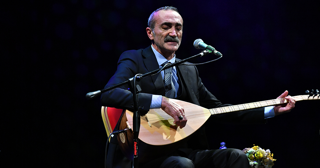 Üsküdar Türk Halk Müziği ustası Cengiz Özkan ile türküye doydu