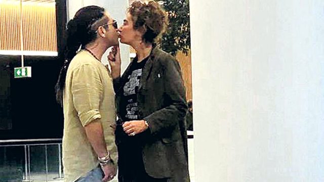 Sıla Gençoğlu ve Hazer Amani dudak dudağa yakalandı