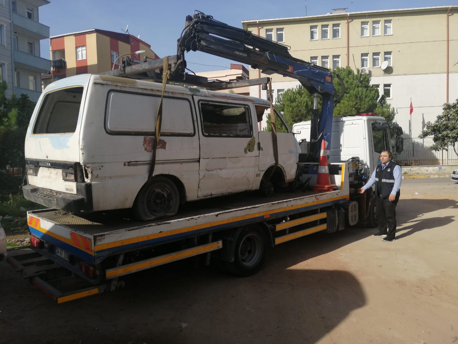 Pendik hurda araçlardan temizleniyor