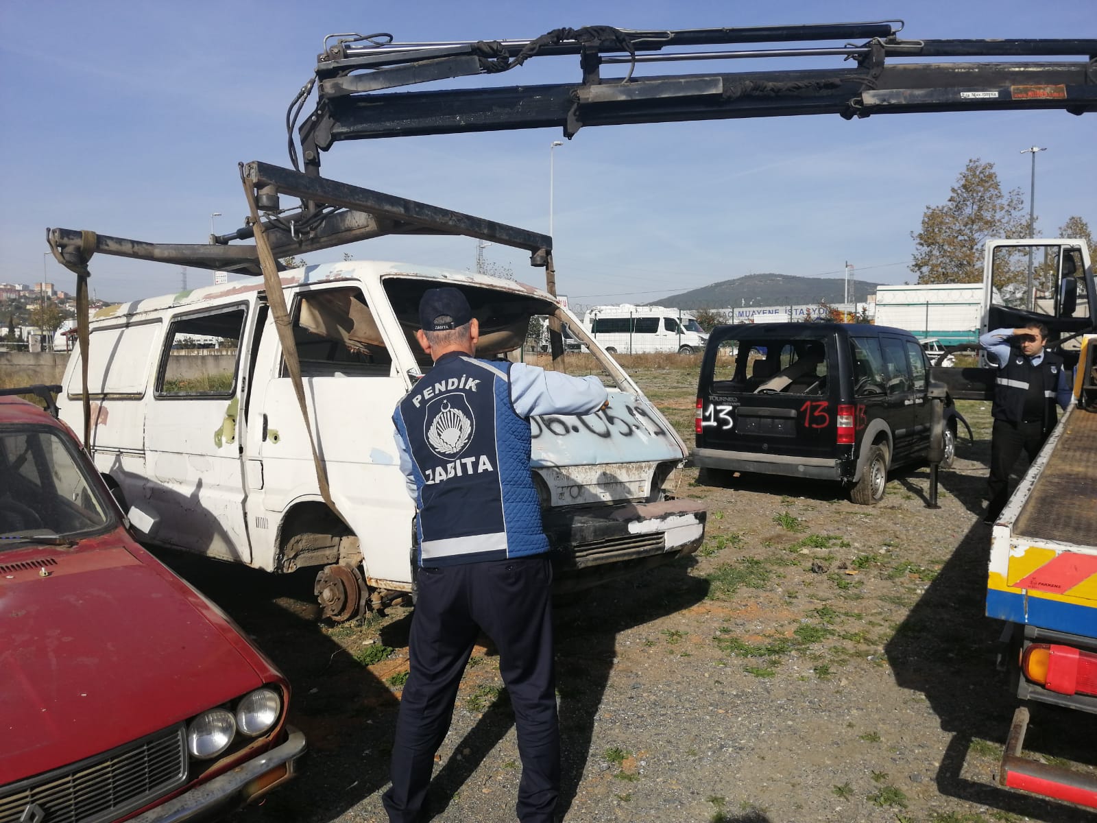 Pendik hurda araçlardan temizleniyor
