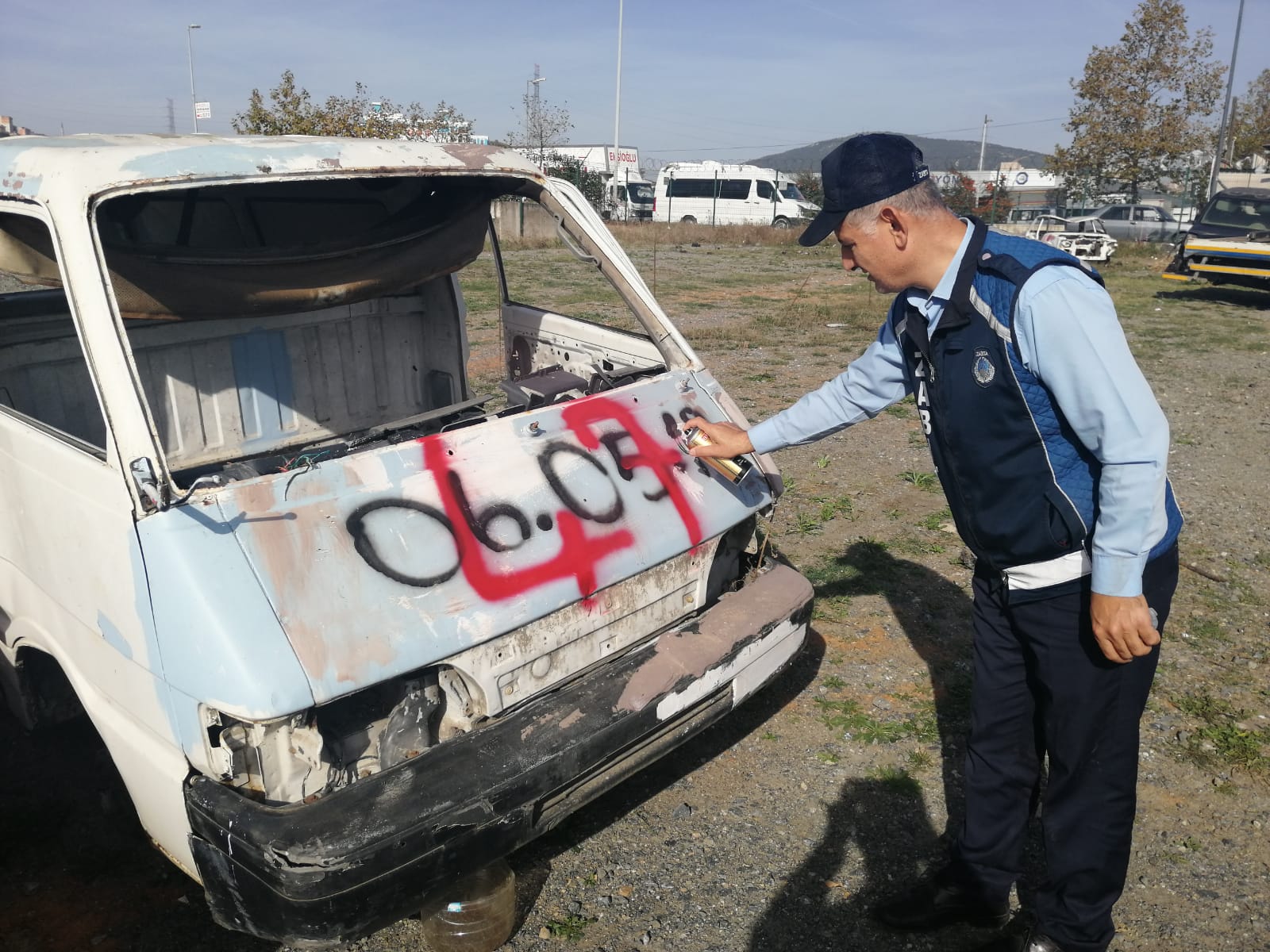 Pendik hurda araçlardan temizleniyor