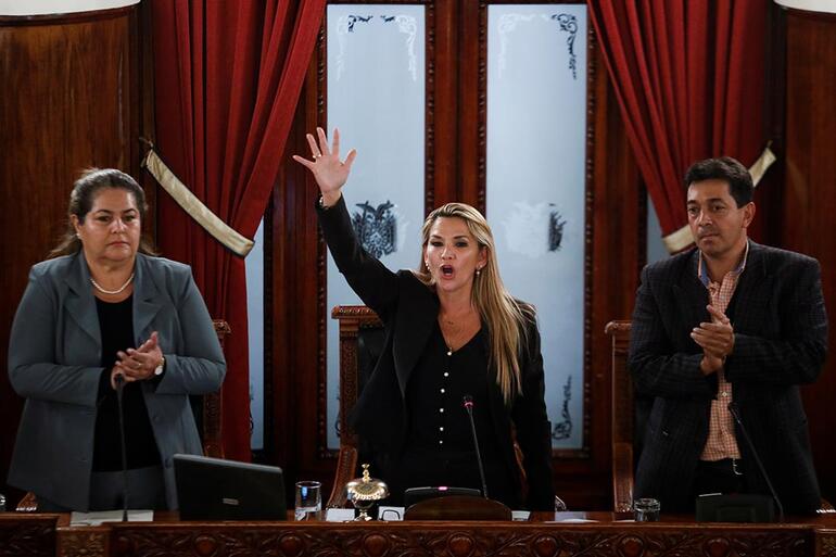 Bolivya geçici devlet başkanı İkinci Senato Başkan Yardımcısı Jeanine Añez oldu