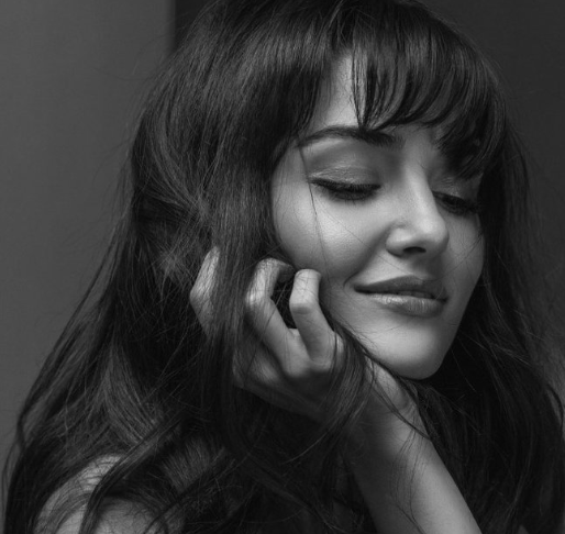 Hande Erçel'in verdiği pozlar sosyal medyada büyük beğeni aldı