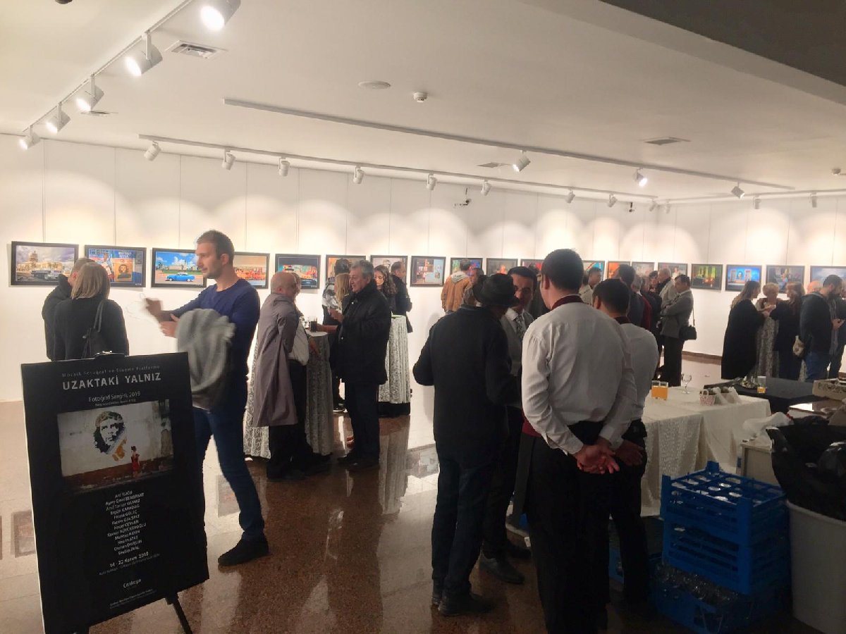 Uzaktaki Yalnız Küba Sergisi sanatseverlere açıldı