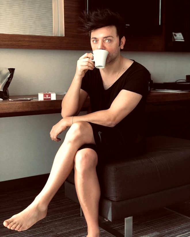 Zakkum'un solisti Yusuf Demirkol estetikli yeni hali ile oldukça şaşırttı!