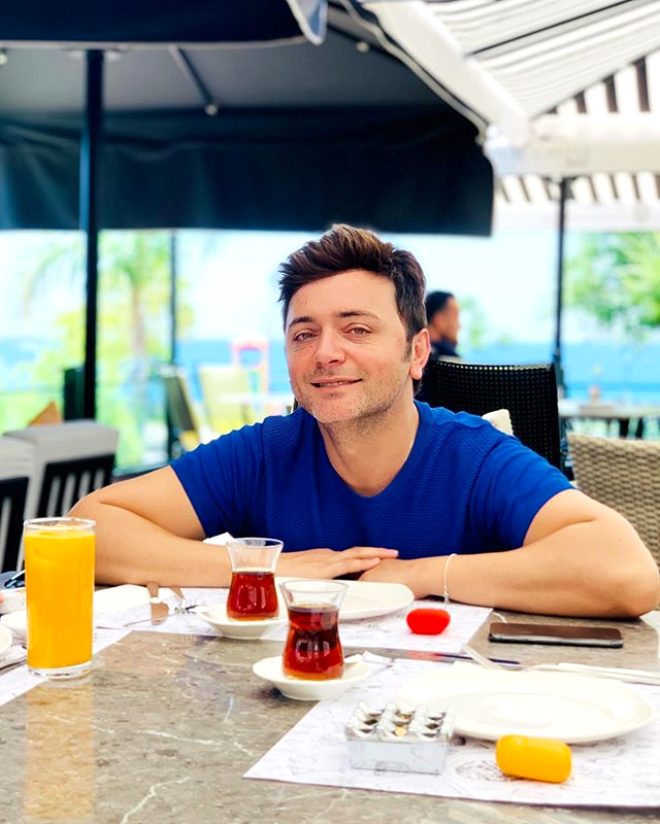 Zakkum'un solisti Yusuf Demirkol estetikli yeni hali ile oldukça şaşırttı!