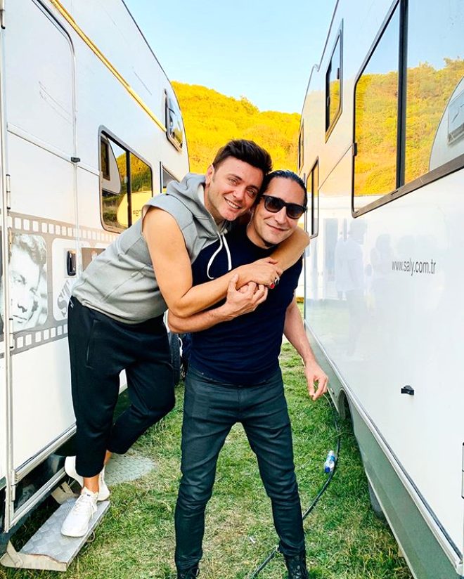 Zakkum'un solisti Yusuf Demirkol estetikli yeni hali ile oldukça şaşırttı!