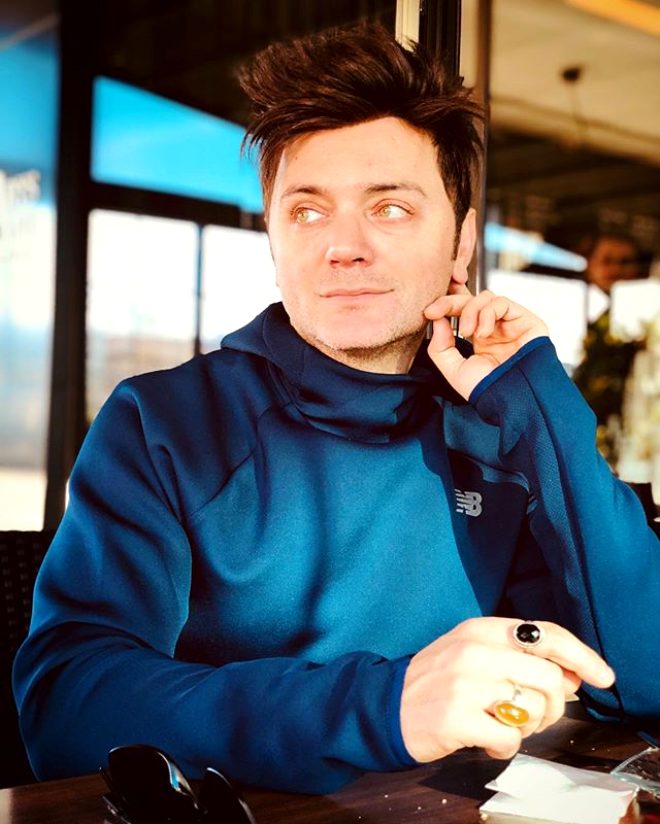 Zakkum'un solisti Yusuf Demirkol estetikli yeni hali ile oldukça şaşırttı!