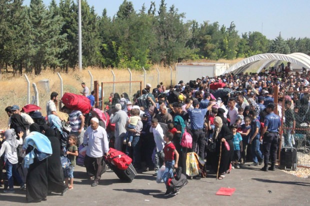 AK Parti Suriyelilerin ülkelerine dönmeleri için düğmeye bastı
