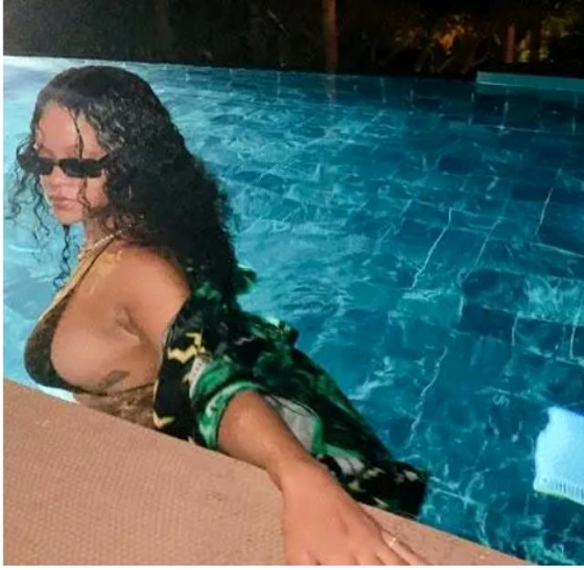 rihanna-bikinili-fotograflarini-paylasti-sosyal-12642525-3124-m.jpg