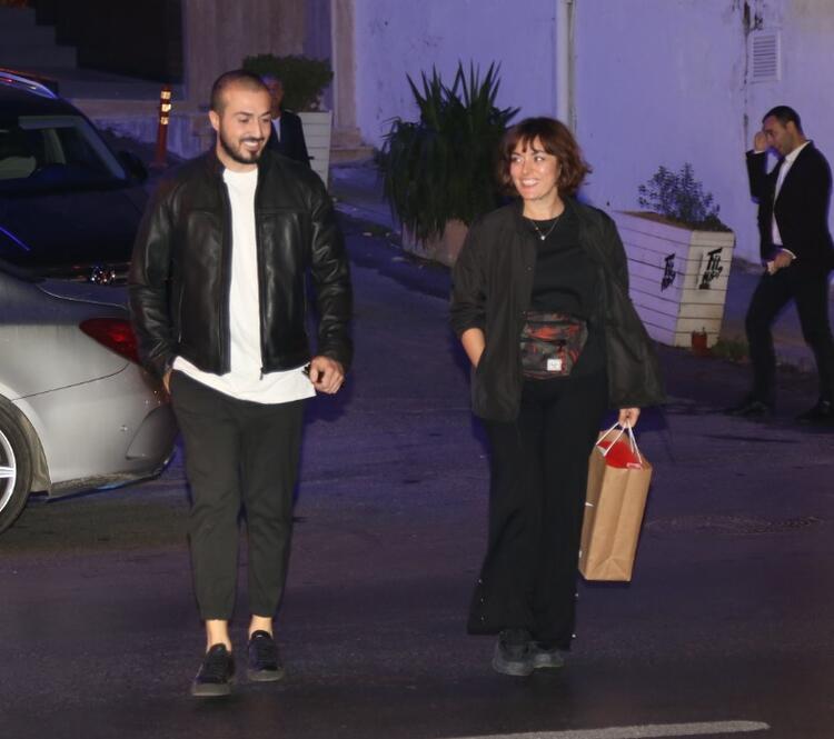 Ezgi Mola'nın sevgilisi Mustafa Aksakallı'dan evlilik şakası