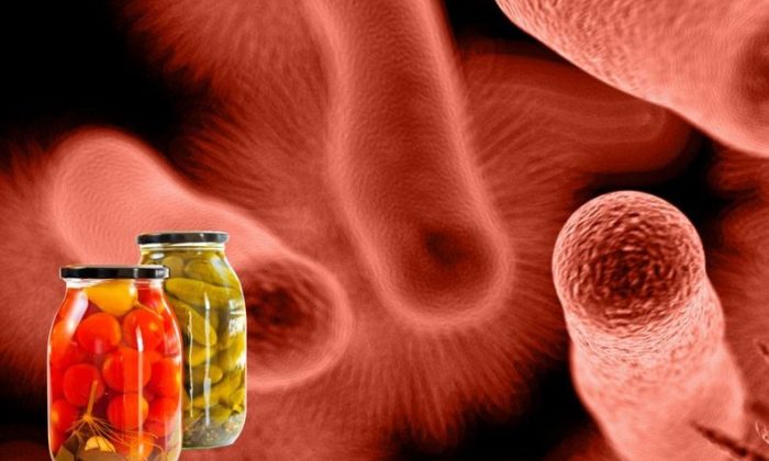 Botulizm tehlikesi neredeyse can alıyordu! Evde yaptıkları turşuyu yediler zehirlendiler...