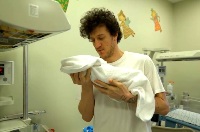 Yeni anne olan Müge Boz doğum anındaki stresini anlatırken gözyaşlarına boğuldu