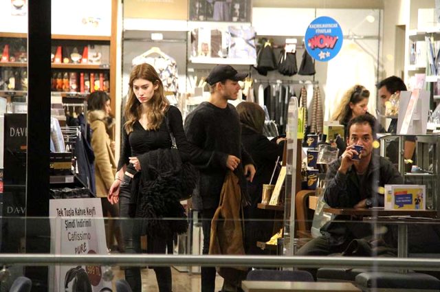 Murat Ceylan ile sevgilisi AVM'de dudak dudağa yakalandı