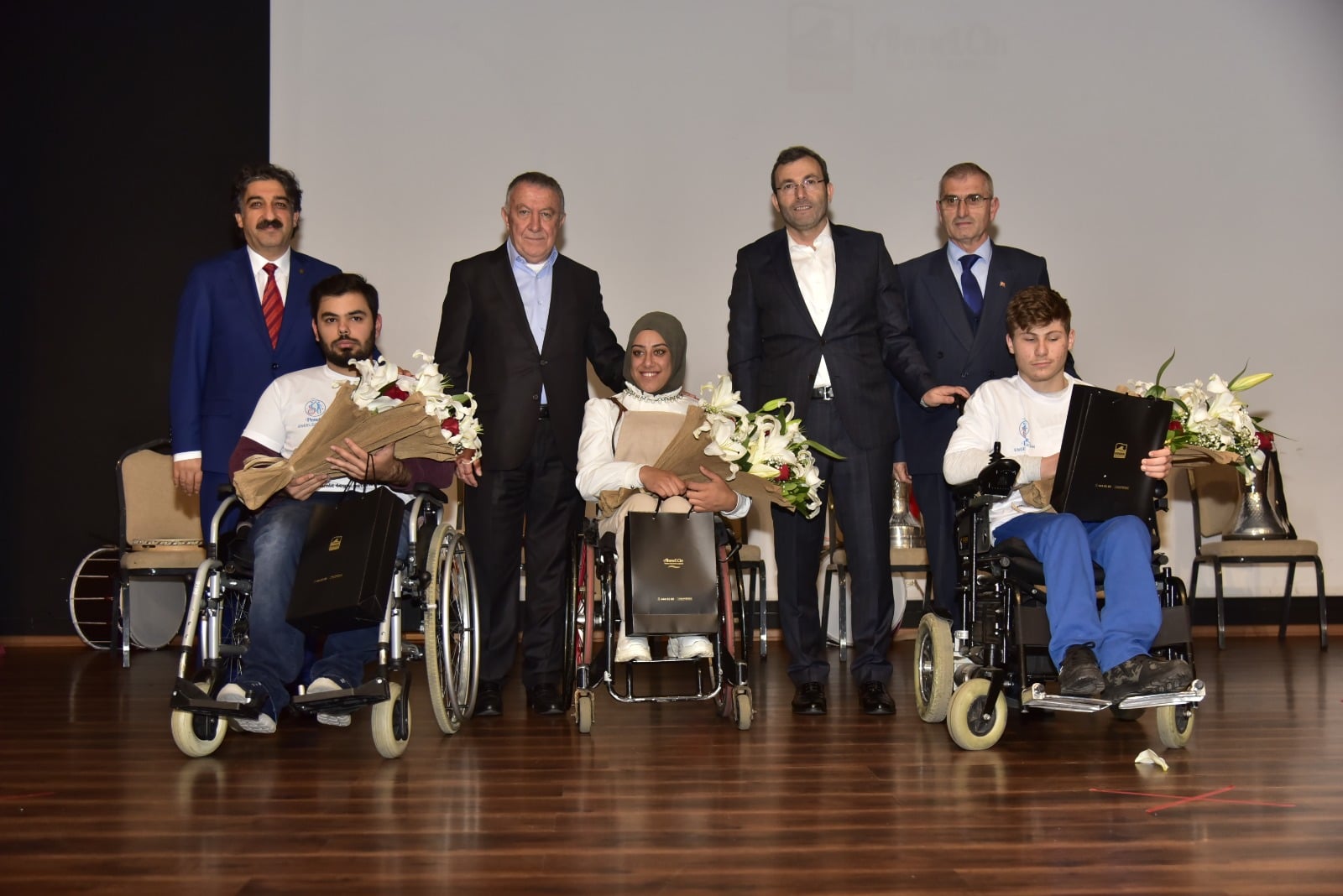 Pendik Belediyesi'nden engellerin aşılmasında ''Hep Destek Tam Destek''