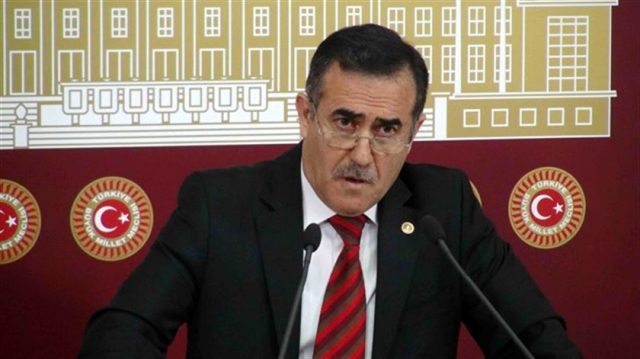 Ahmet Davutoğlu yeni partisinde ilk fireyi verdi!