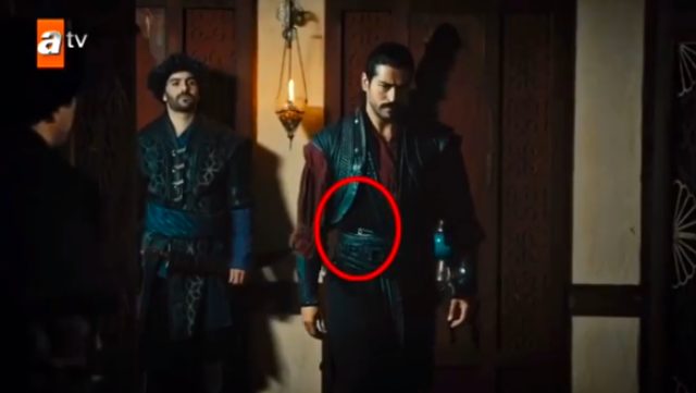 Kuruluş Osman'da telefon hatası izleyicinin gözünden kaçmadı