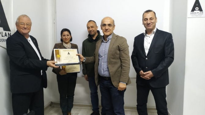 Evren Law ve John Law, Adanalı fotoğraf severlerle Arka Plan’da buluştu