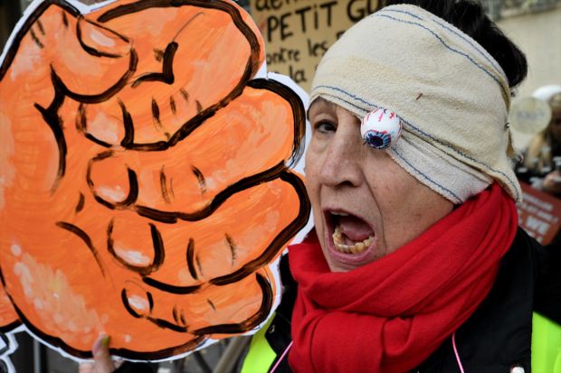 Cumhurbaşkanı Erdoğan uyarmıştı! Emmanuel Macron için tehlike çanları çalıyor