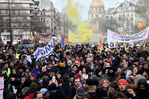 Cumhurbaşkanı Erdoğan uyarmıştı! Emmanuel Macron için tehlike çanları çalıyor