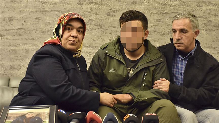 HDP önünde otruma eylemi yapan Hatice Ceylan 4 yıl sonunda oğlu Cafere kavuştu