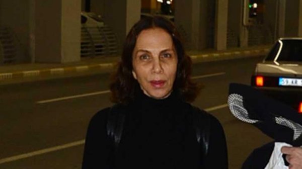 Makyajsız görüntülenen Sertap Erener magazincilere ateş püskürdü