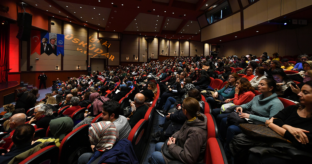 Üsküdar Aşkın Tuna'nın şarkılarıyla mest oldu