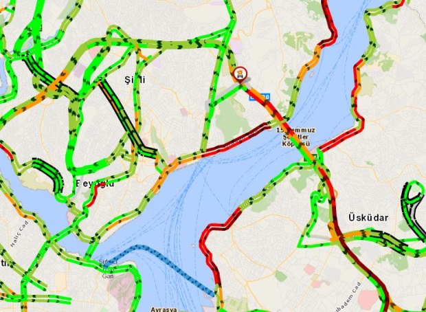 15 Temmuz Şehitler Köprüsü'nde bir araç alev alev yandı