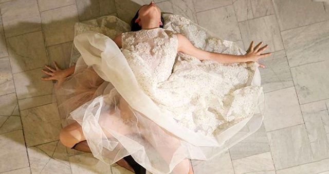 Beren Saat'in verdiği poz sosyal medyayı salladı