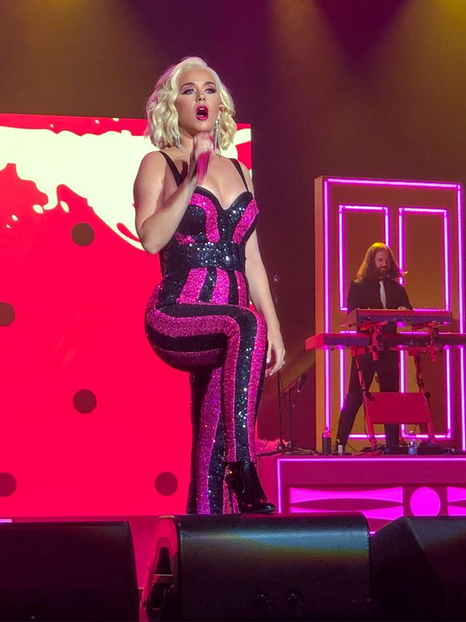 Katy Perry hayranlarına ‘Selâmün aleyküm’ dedi