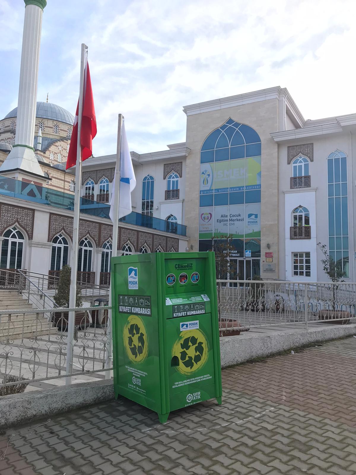 Kıyafet kumbarasıyla geri dönüşüme büyük destek