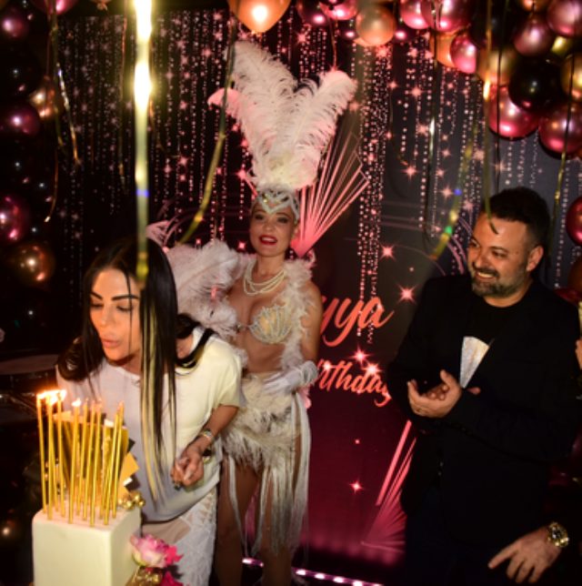 Sosyetik ikoncan Süreyya Yalçın'a eşinden helikopter hediyesi geldi