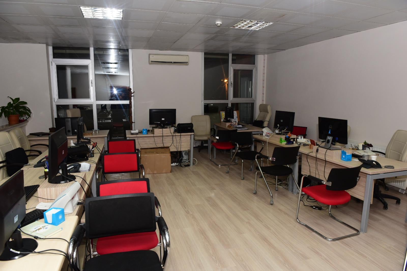 Pendik Belediyesi geçici binasına kavuştu