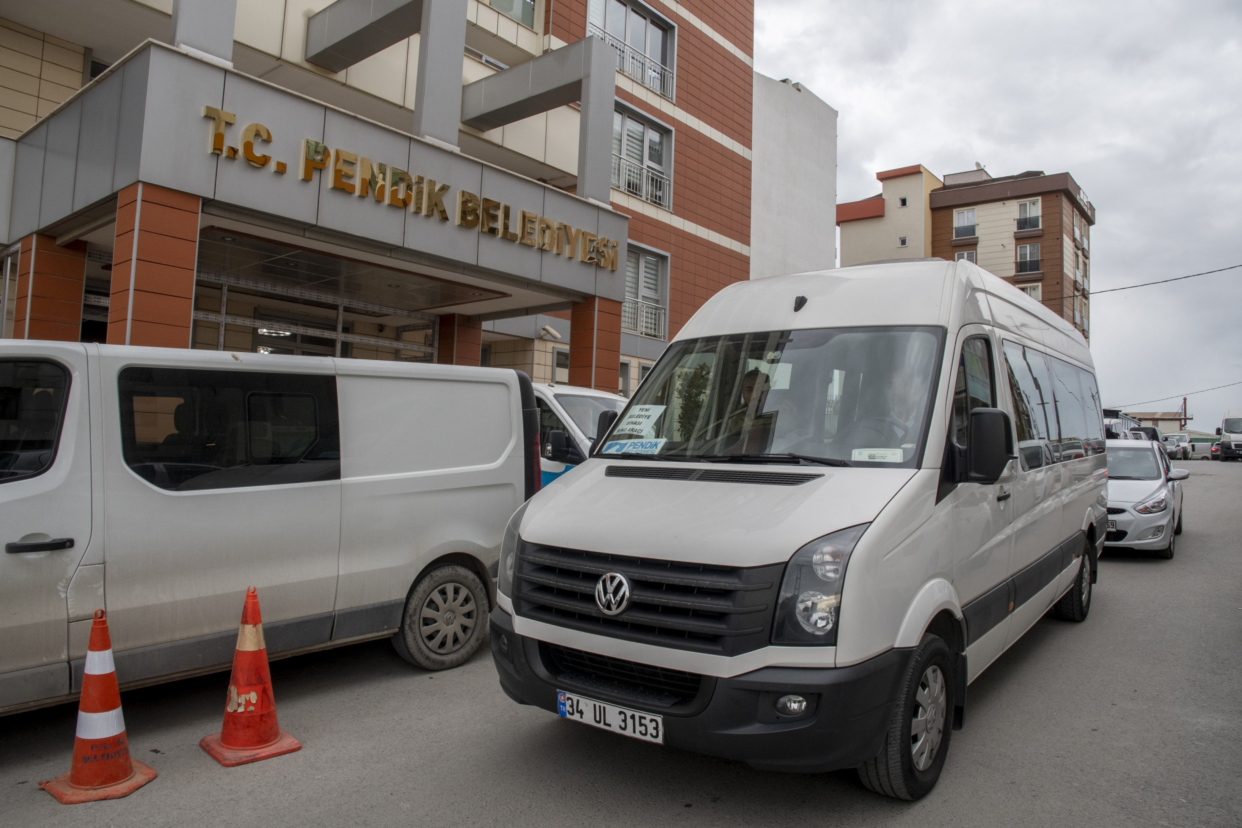 Pendik Belediyesi geçici binasına kavuştu