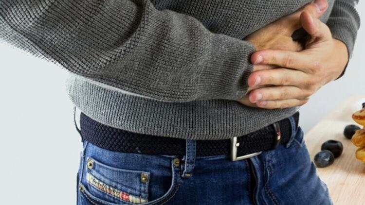 Mide ağrısı neden olur? Mide ağrısı için dua var mı? Ne iyi gelir? Nasıl geçer? 