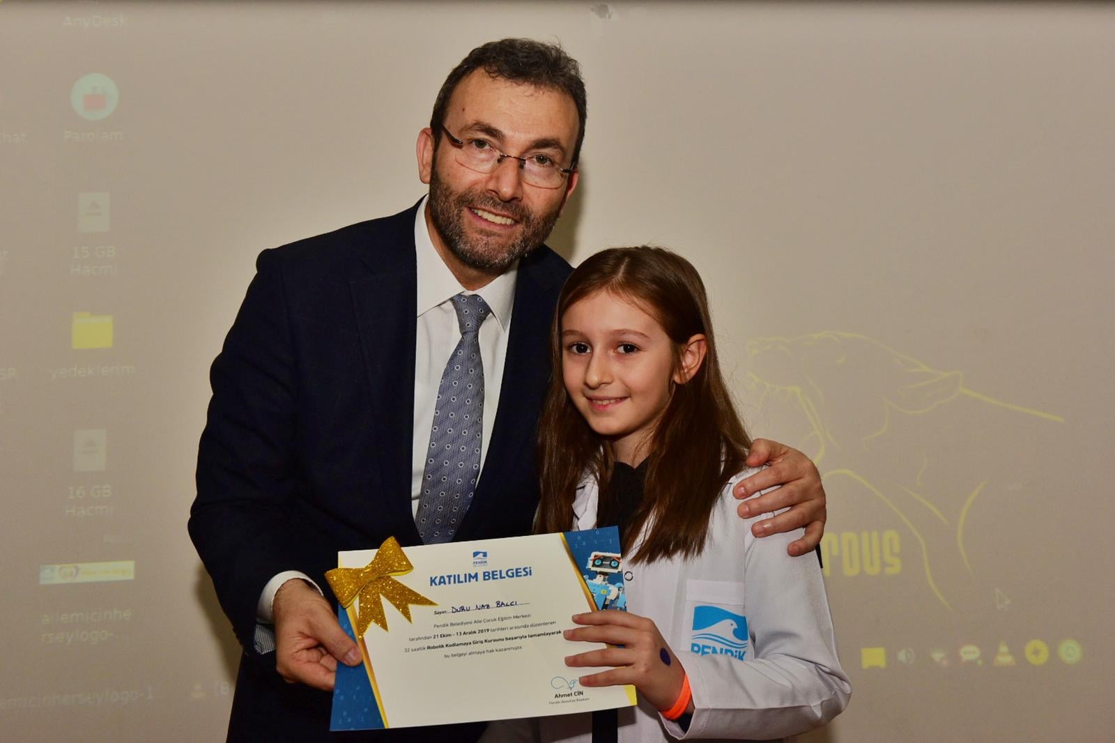 Pendik'te kodlama ustaları sertifikalarını aldı