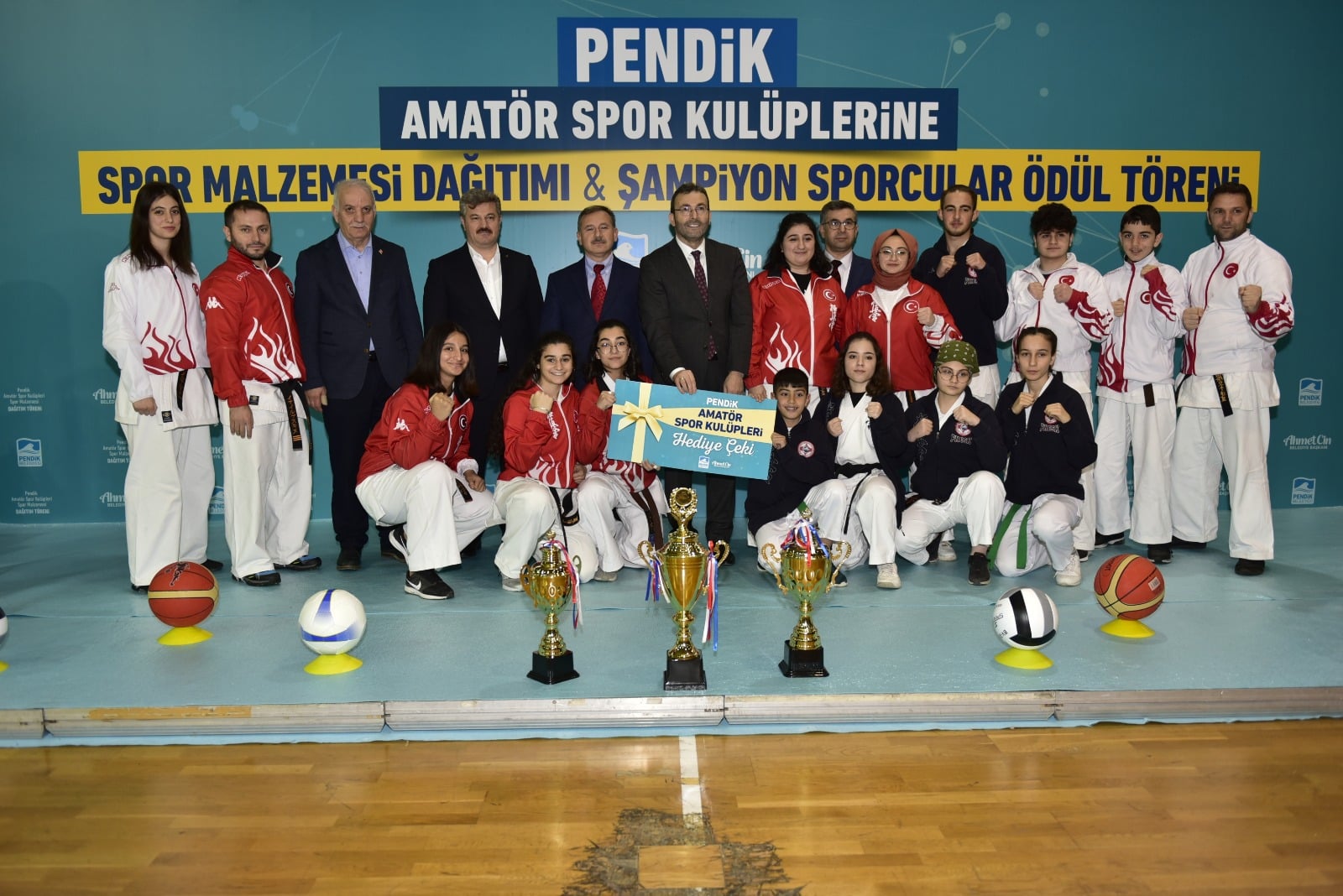 Pendik Belediyesi'nde sporcuya hep destek tam destek