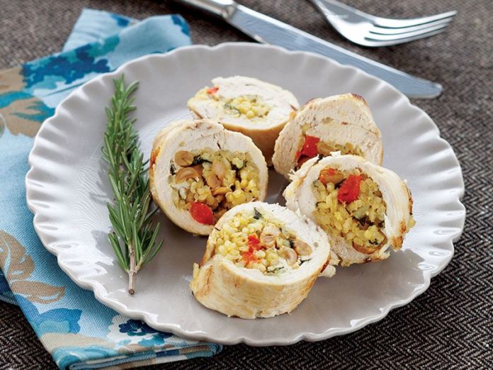 Bulgurlu Tavuk Sarma nasıl yapılır? Gelinim Mutfakta Bulgurlu Tavuk Sarma tarifi