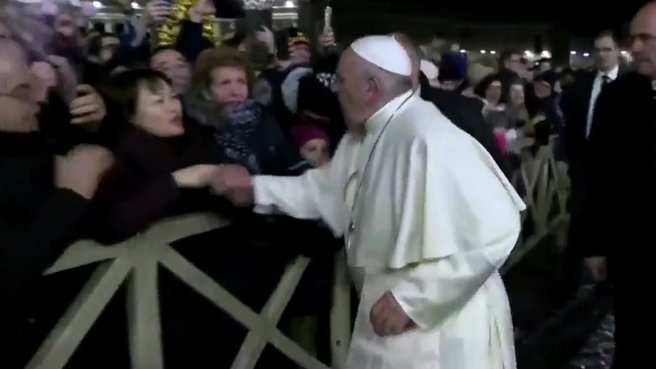 Dünyanın konuştuğu skandalda yeni gelişme! Binlerce kişinin önünde özür diledi