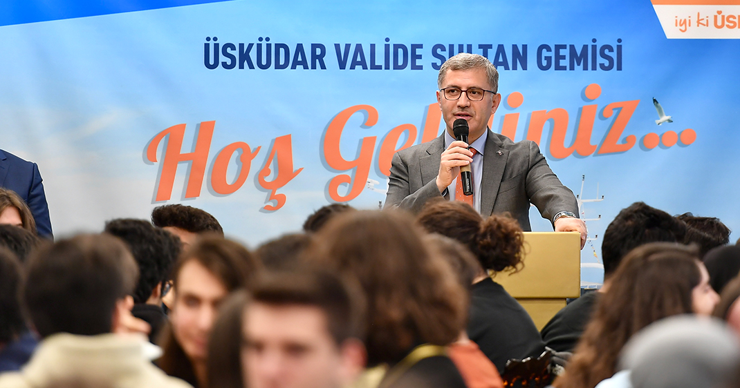 Valide Sultan Gemisi liselileri ağırlamaya devam ediyor