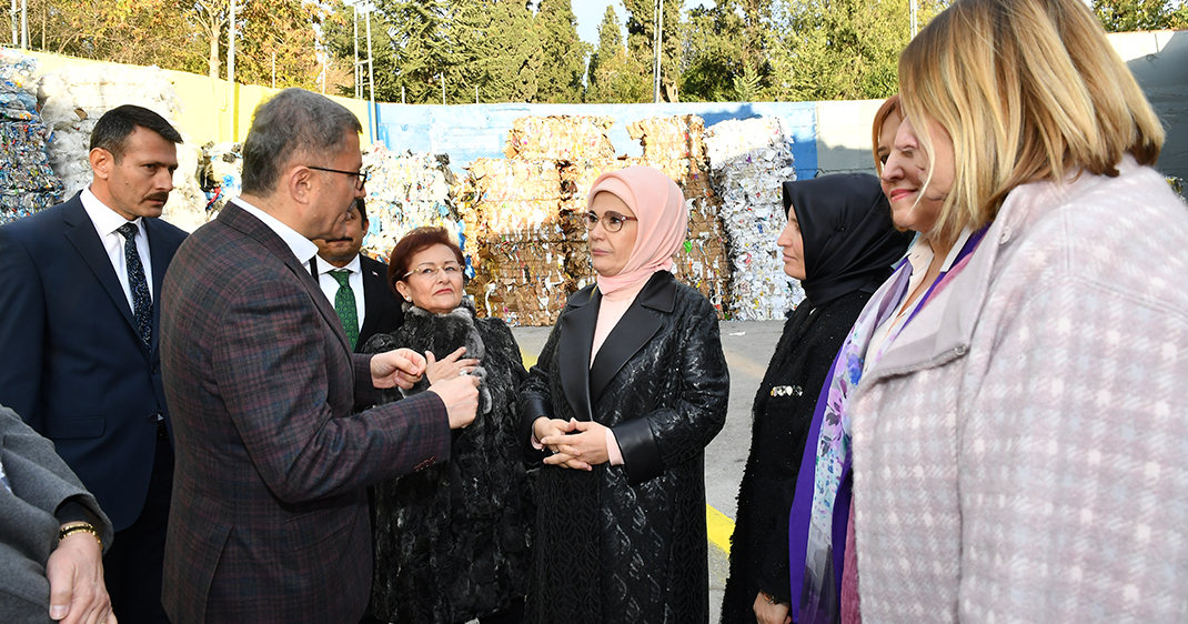 Emine Erdoğan, Üsküdar Atık Merkezi'ni ziyaret etti